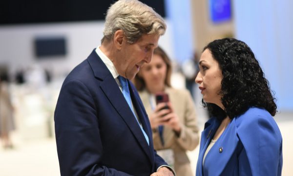 Osmani e informon ish Sekretarin amerikan Kerry për sigurinë në