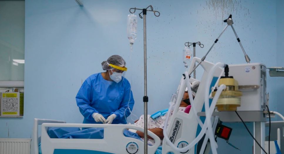 Bie numri i pacientëve me COVID-19 të shtrirë në spitalet e Kosovës