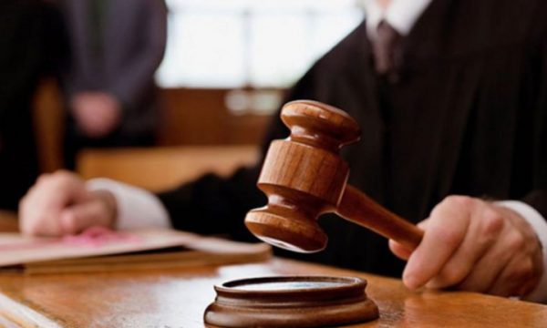Aktakuzë ndaj një gardiani dhe dy të tjerëve  dyshohen se tentuan të fusin marihuanë në Burgun e Dubravës
