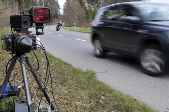 Kosovari në Zvicër voziti veturën 130 kmh, gjykata e dënon me 14 muaj burg me kusht