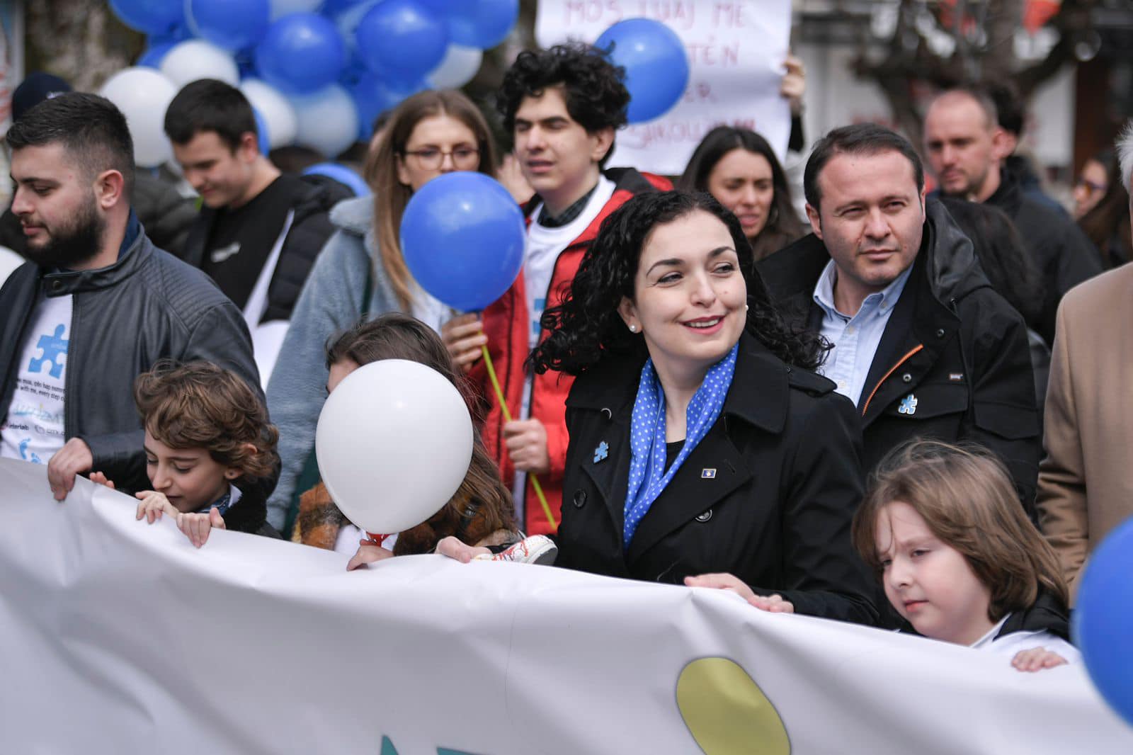Osmani pjesë e marshit në Ditën e Autizmit: Fëmijët autik kanë nevojë për  mbështetje institucionale - Sinjali