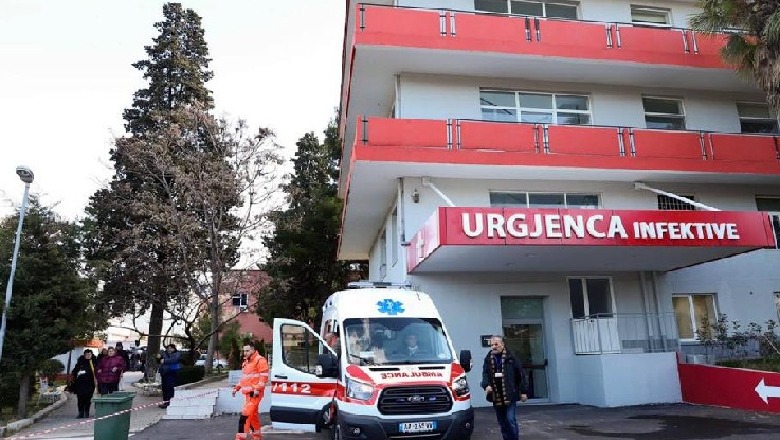 Plagosje me thikë në Fushë Krujë  22 vjeçari dërgohet me urgjencë në Spitalin e Traumës