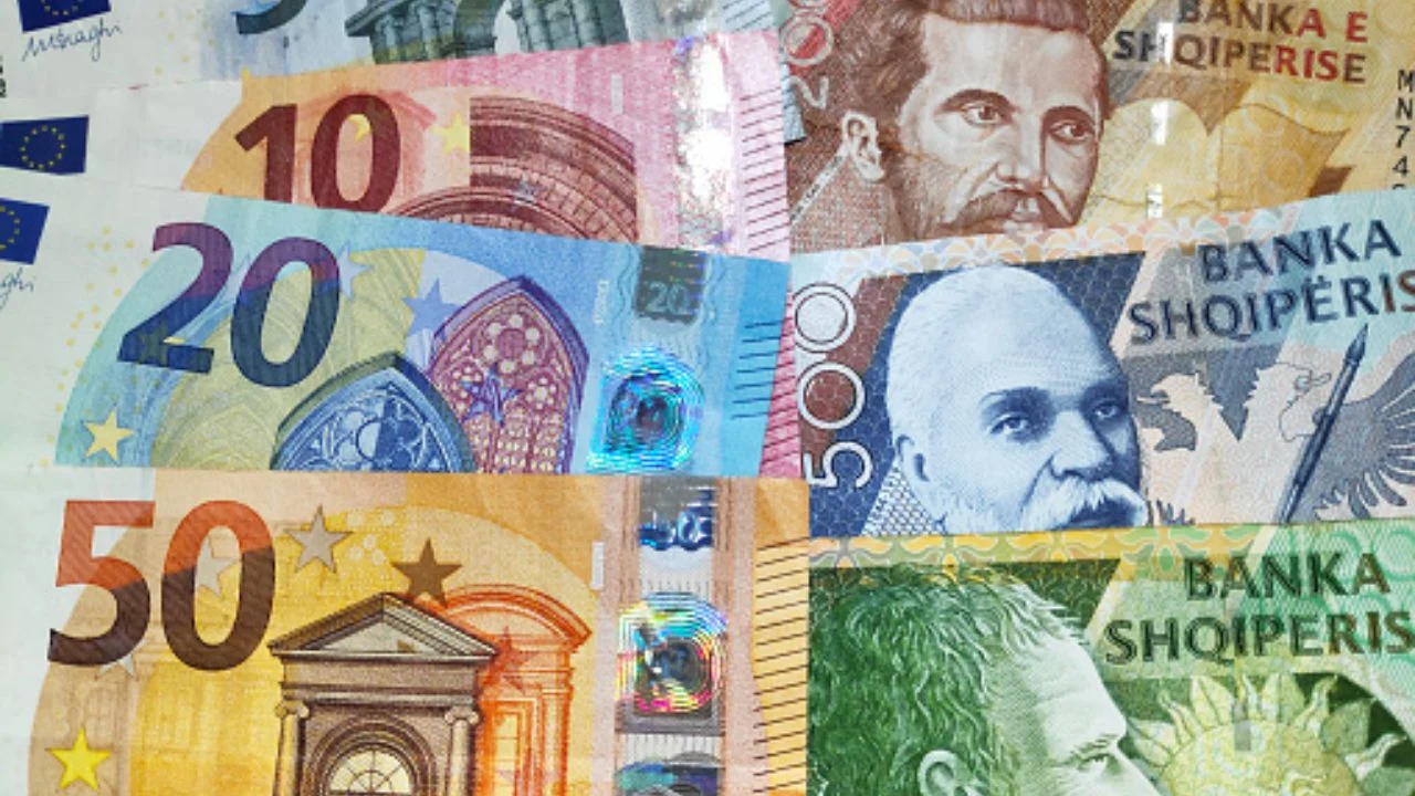 Zhvlerësohet euro, ky është kursi i këmbimit me lekë - Sinjali