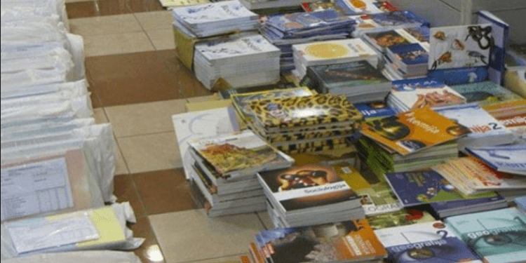 MAShTI vonon listën e teksteve  komunat shqetësohen për nisjen e vitit të ri shkollor