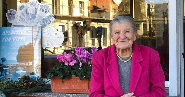 Njihuni me banakieren 99-vjeçare në Itali: As s’e kam menduar të heq