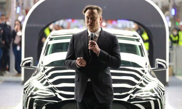 Makinën pa shofer, Musk e prezanton ‘Robotaxin’ më 8 gusht