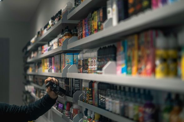 Zvicra vendos të ndalojë cigaret elektronike një-përdorimsheSinjali