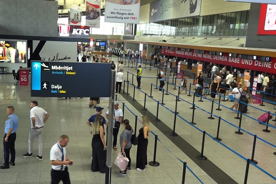 Rrahje mes disa personave në Aeroportin  Adem Jashari   pesë të dyshuar ndalohen për 48 orë