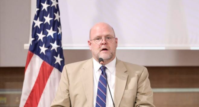 Vetëm Kosova pa ambasador të SHBA së  Hovenier  S është sinjal për rëndësinë që ka Kosova për politikën amerikane