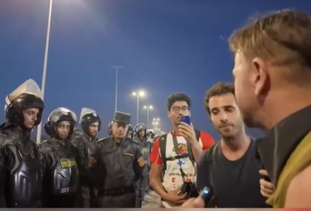 “Ku e keni zemrën?” – Infermieri britanik shpërthen në lot në kufirin me Gazën