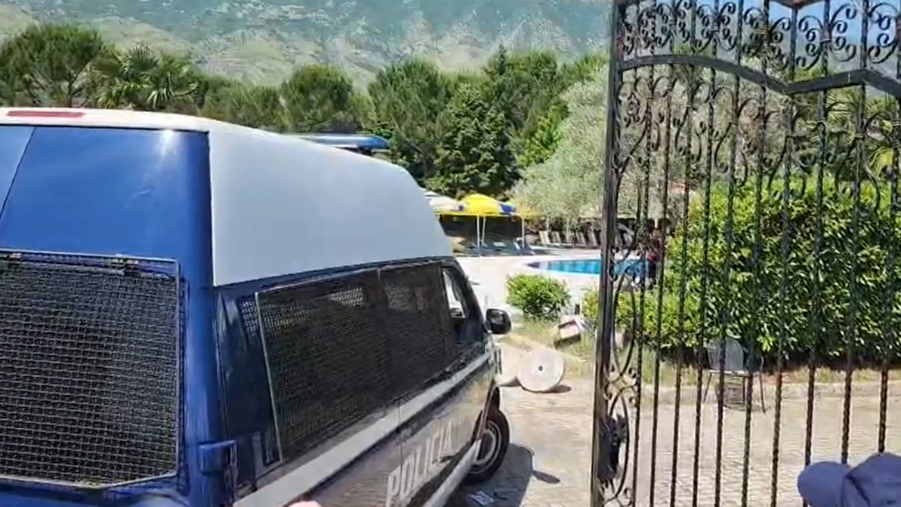 15 vjeçari i mbytur në pishinë  Policia e Gjirokastrës  Dyshohet se pësoi infarkt