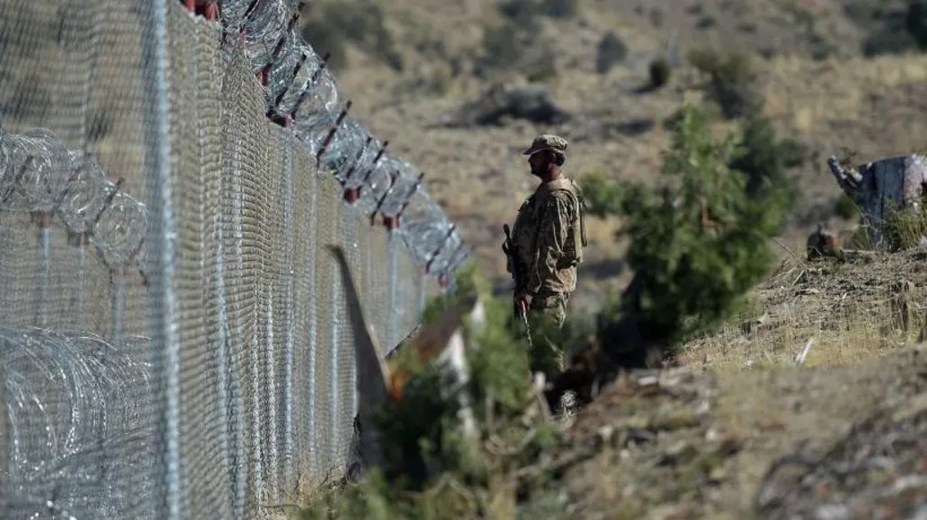 Pakistani nis sulme vdekjeprurëse përgjatë kufirit afgan