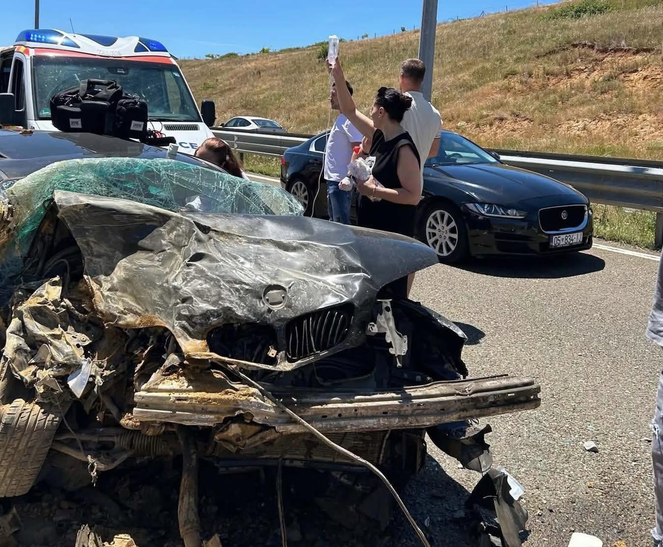 Vdes gruaja nga aksidenti në autostradë  në gjendje të rëndë burri i saj