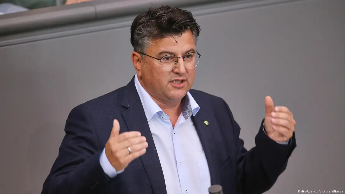 Deputeti gjerman në Bundestag kërkon kapjen e Radojiçiqit  Ende i lirë në Serbi
