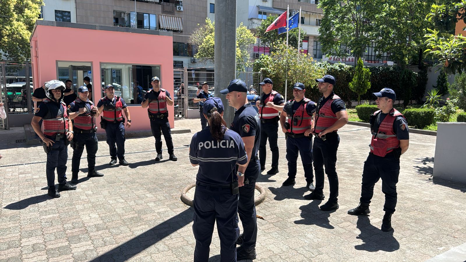 Sherr brenda gjykatës për rastin e Renis Dobrës  përplasen të akuzuarit gjatë seancës