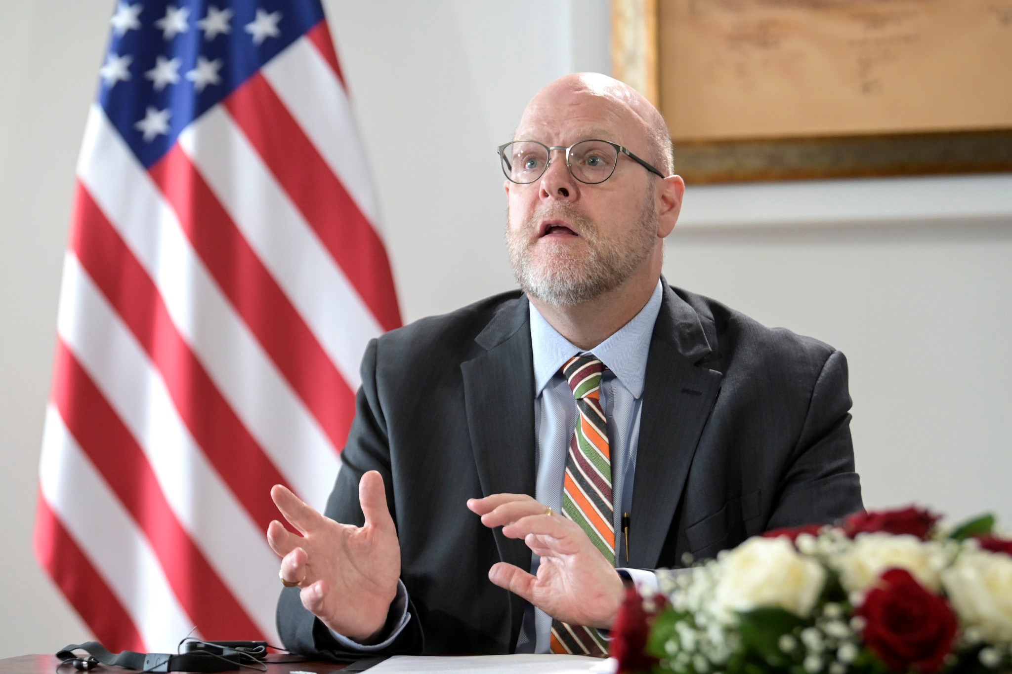 Hovenier  Lëvizja Vetëvendosje vazhdimisht ka reaguar ngadalë ndaj kërkesave amerikane