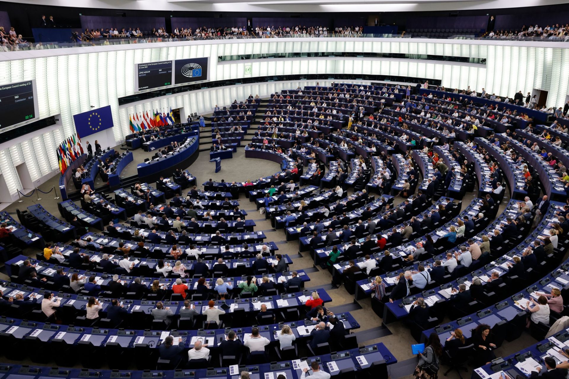 Kosova merr mbështetje nga Brukseli dhe Uashingtoni  por përballet me sfida politike