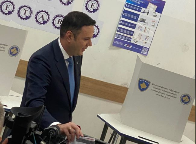 Abdixhiku pas votimit  Pres pjesëmarrje masive të qytetarëve