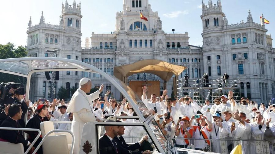 Papa në Madrid  mbi 1 milion besimtarë mbushën rrugët