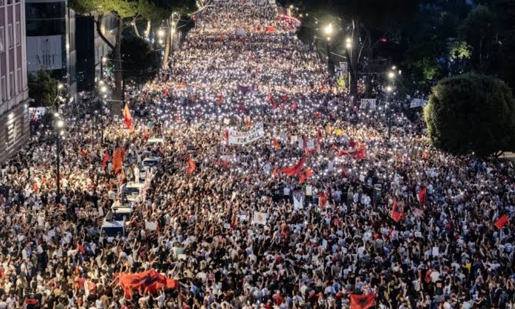 Protestë në Tiranë  humb një fëmije në turmë