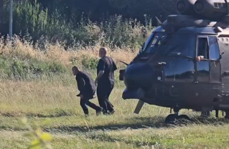 Rama mbërrin me helikopter në Vlorë për takimin me banorët e Zvërnecit
