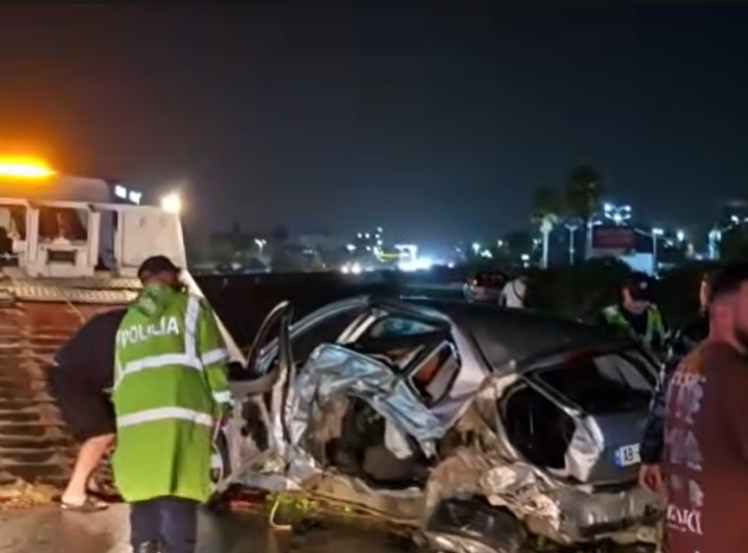 Aksident në autostradën Tiranë Durrës  dy të lënduar