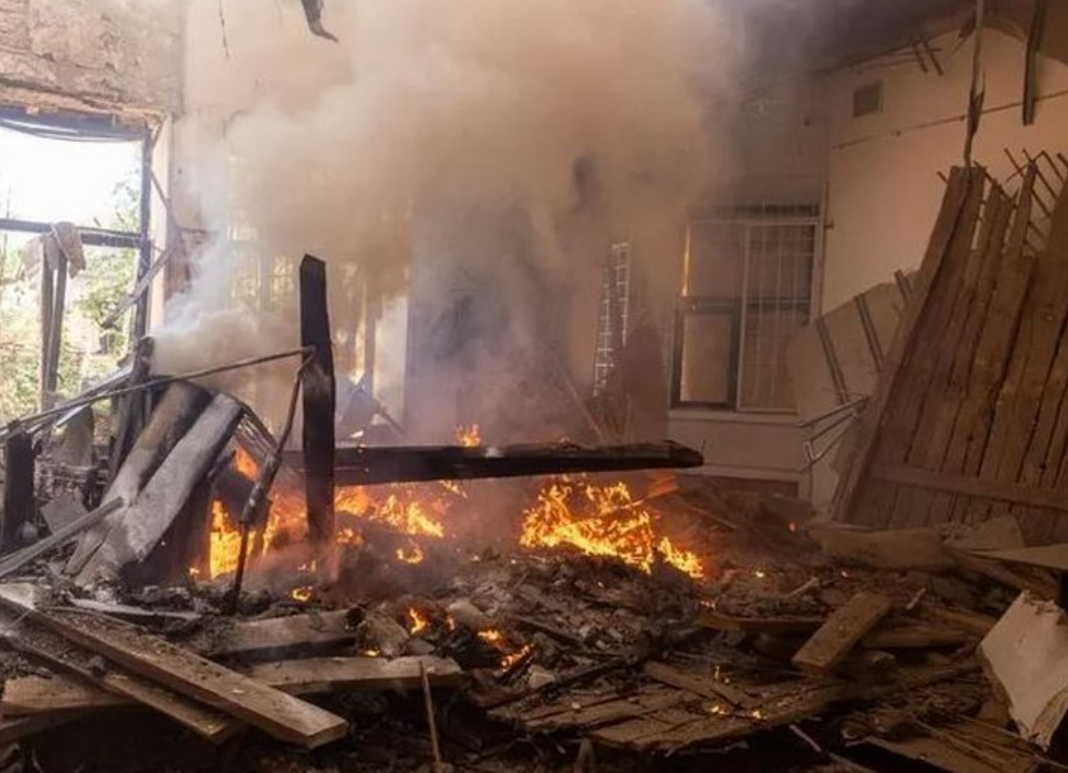 Sulme ajrore ruse në Ukrainë  vriten 5 shpëtimtarë në Kharkiv  digjet katedralja historike në Kiev