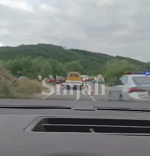 Aksident trafiku mes dy veturave në Vojtesh të Mitrovicës  Policia në vendin e ngjarjes