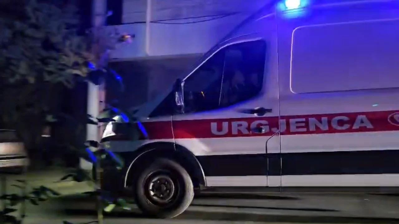 Një 4 vjeçar bie aksidentalisht nga kati i dytë i banesës në Korçë  pëson lëndime në kokë e trup