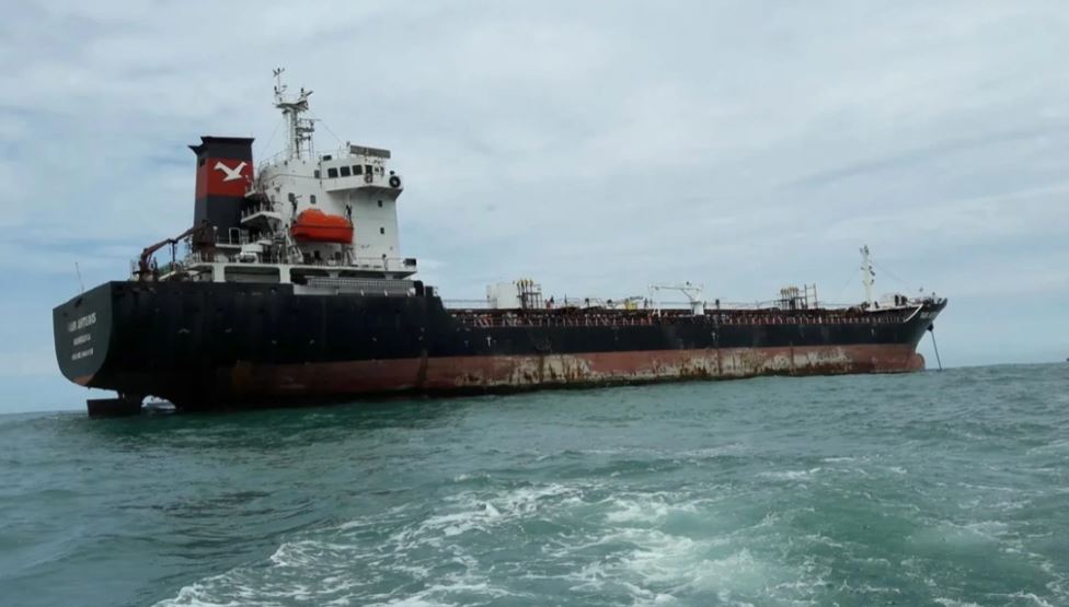 Forcat amerikane bombardojnë një tanker në Gjirin e Omanit