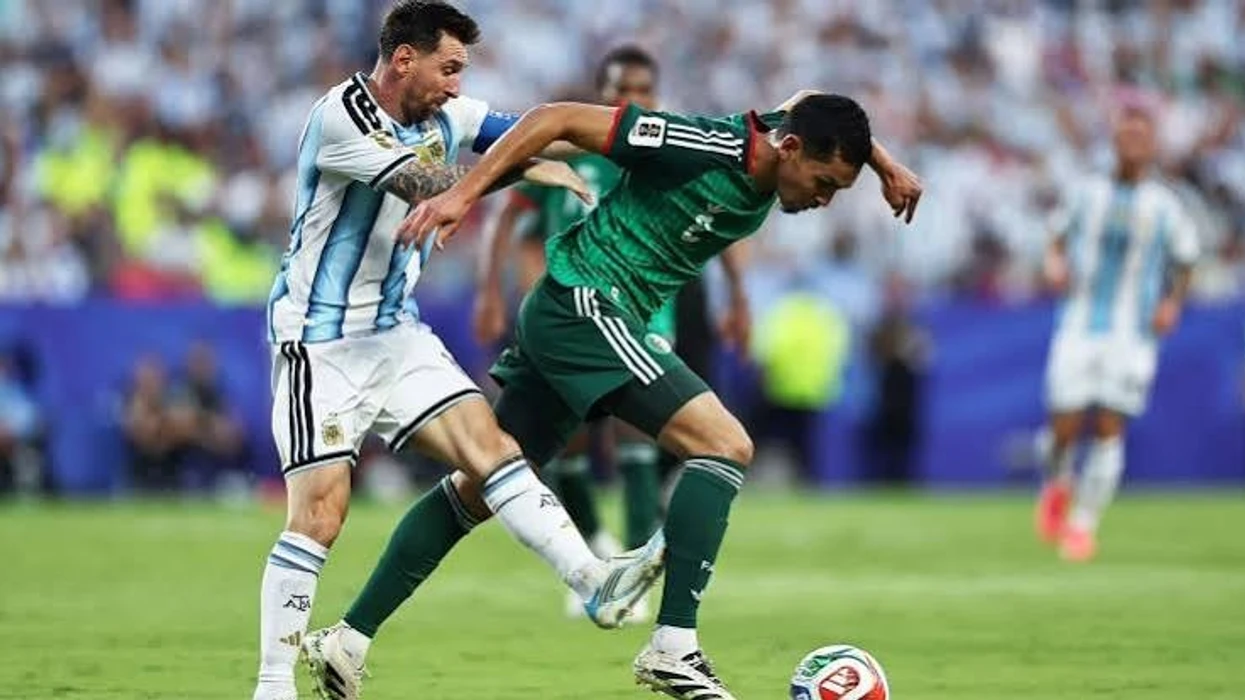 Federata Algjeriane i drejtohet FIFA s  kërkon shpjegim pse Messi nuk mori karton të kuq