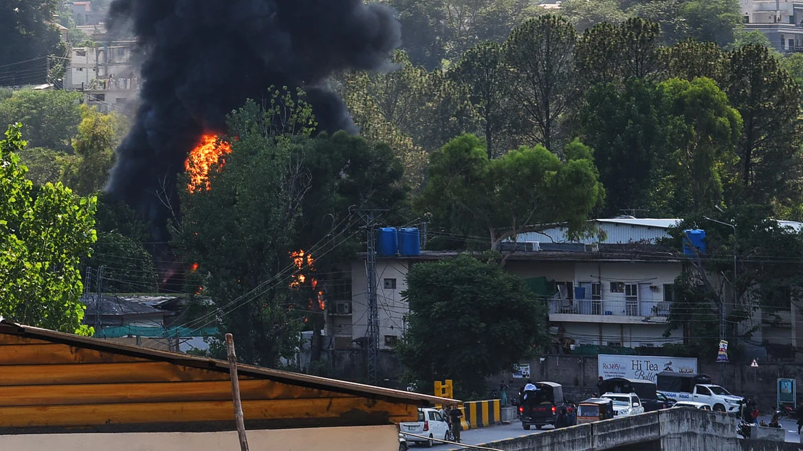 Rrëzohet helikopteri ushtarak në Pakistan  s ka të mbijetuar