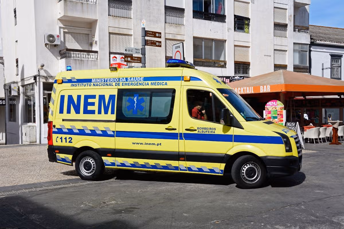Tragjike  Vajza 18 muajshe vdes pasi u harrua brenda minibusit të çerdhes në Portugali
