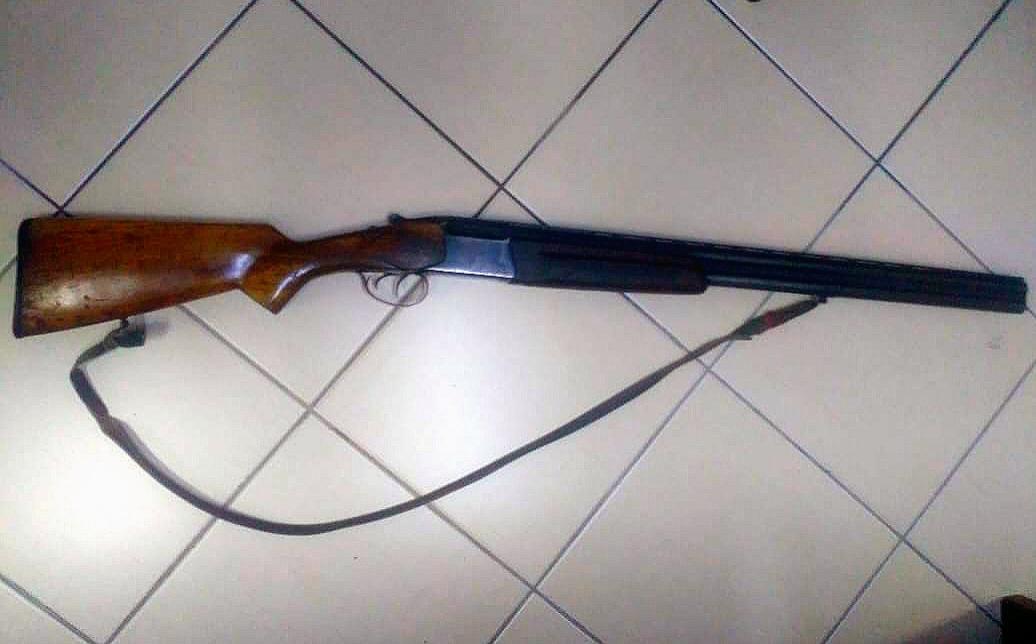 Dolën për gjueti, por përfunduan nën hetim – Policia u gjen dy armë