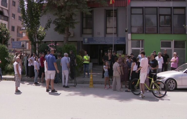 Mbi tre mijë persona me simptoma helmimi në Gostivar, autoritetet