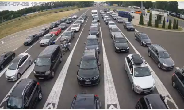 Mërgimtarët bllokohen në pikën kufitare Kroaci-Serbi