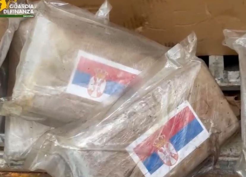 Itali, kapet mbi 770 kilogramë kokainë në port – droga ishte fshehur