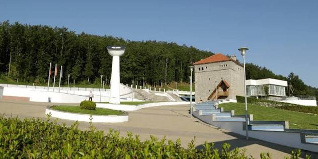 Dëmtohet Kompleksi Memorial  Zahir Pajaziti  në Orllan  Policia nis hetimet