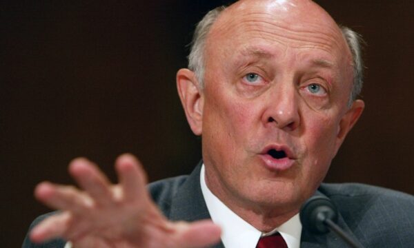 Vdes ish-shefi i CIA-s James R. Woolsey