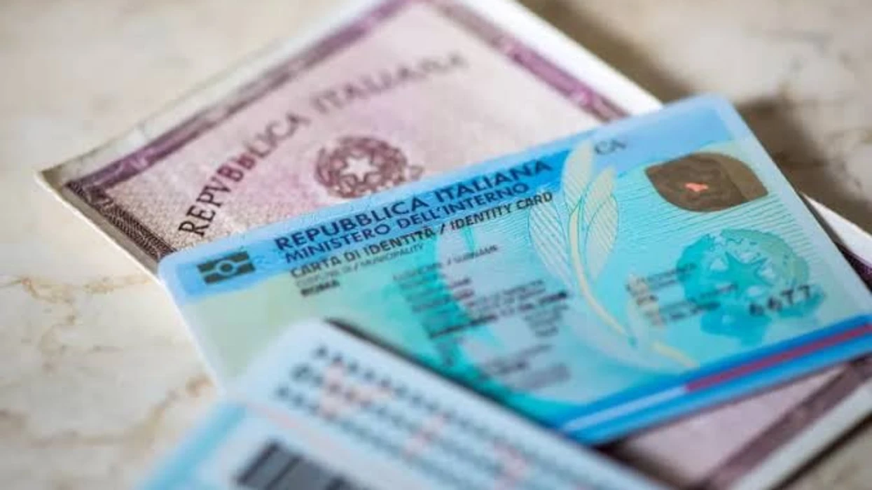 Ambasada italiane njofton qytetarët  Kartat e identitetit në letër skadojnë përfundimisht më 3 gusht