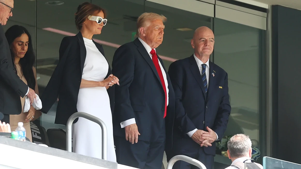 Trump në qendër të vëmendjes në finalen e Botërorit  ndjek duelin Spanjë   Argjentinë nga tribuna VIP