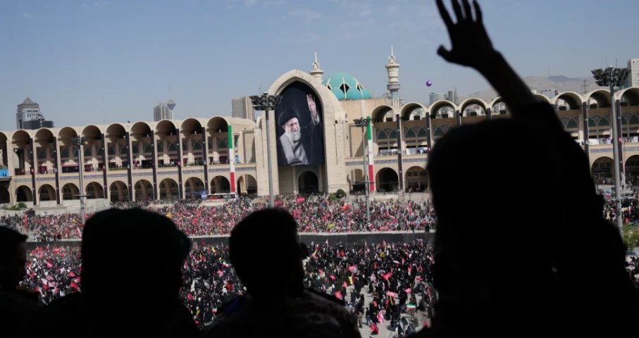 Irani nis ceremoninë masive të varrimit për Ali Khamenein