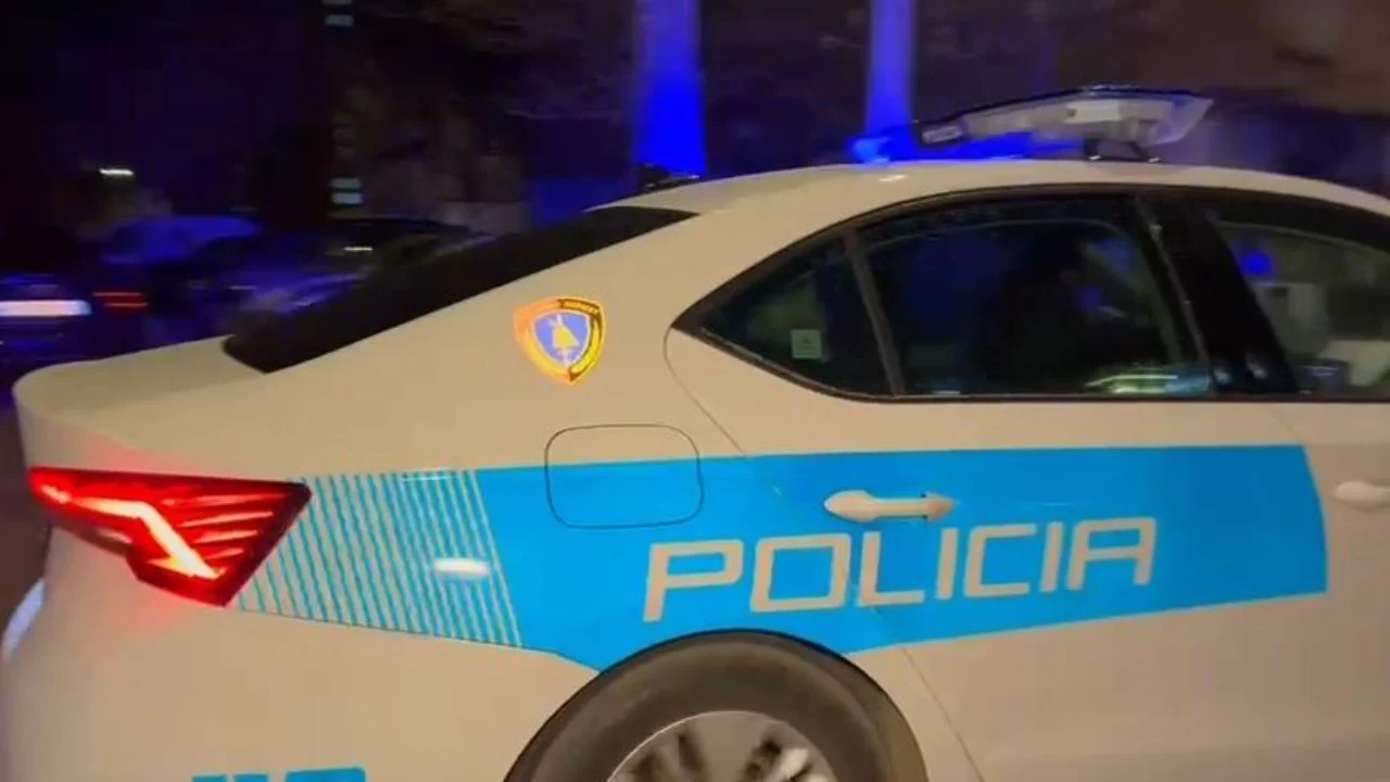 Sherr pranë shëtitores së plazhit në Shëngjin, një person mbetet i