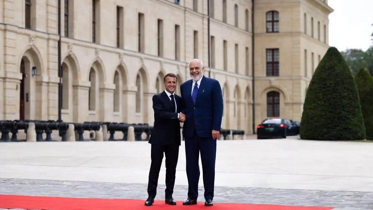 Rama merr pjesë në samitin për Ukrainën në Paris  takohet me liderët ndërkombëtarë
