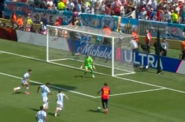 Spanja i afrohet golit në minutat e para  rasti i parë i mirë në finale i takon Lamine Yamalit