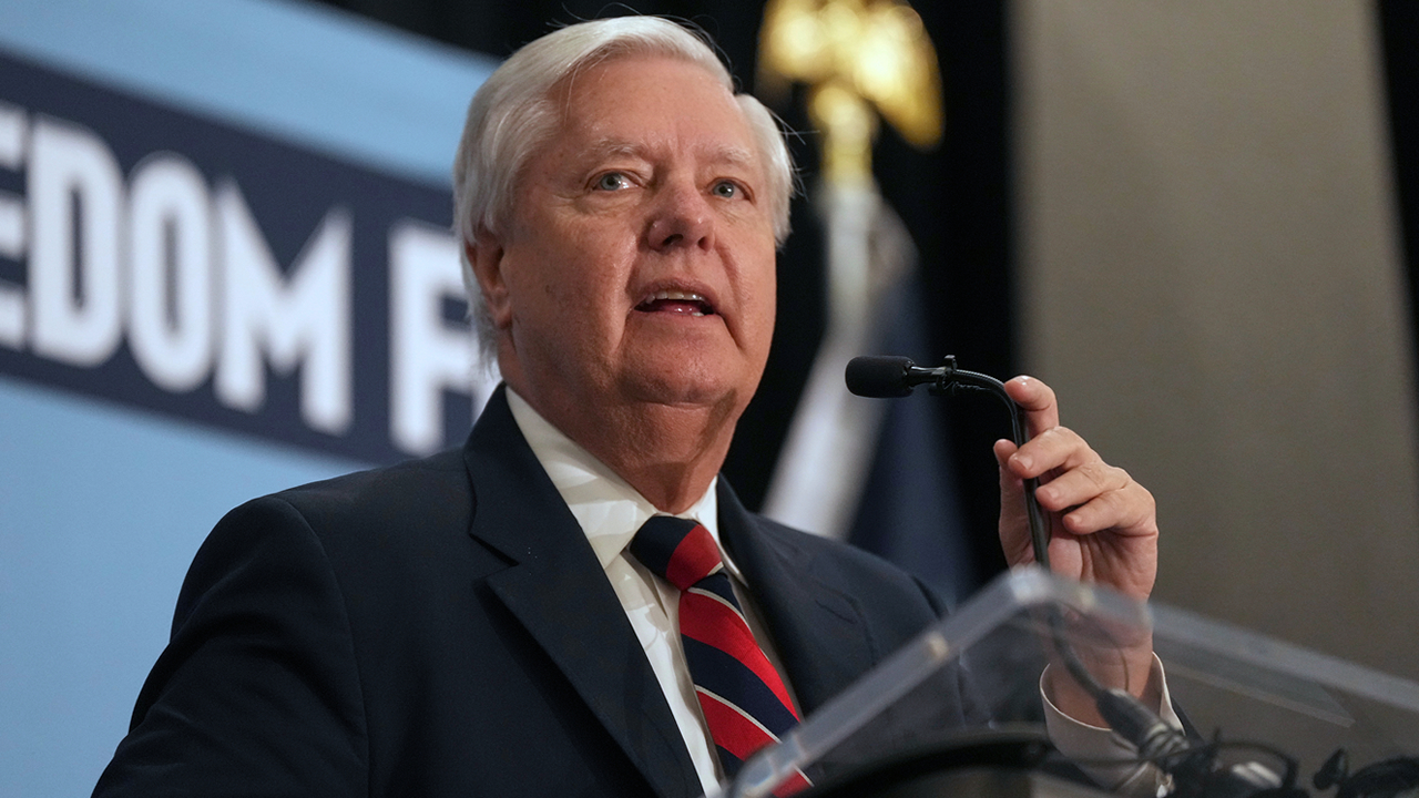 Senatori Lindsey Graham qeshi me Iranin duke i vënë një shenjë në kokë disa ditë para vdekjes së tij